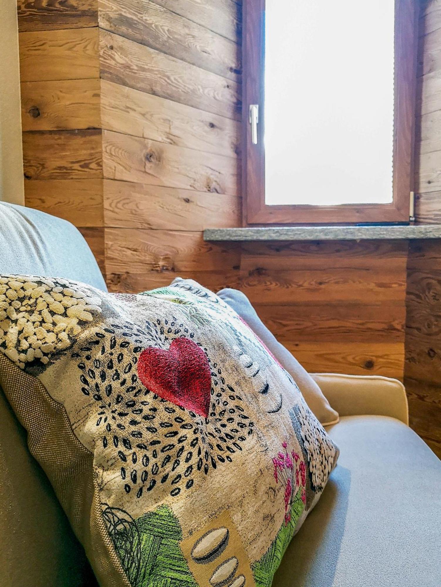 Fenat Aparthotel Introd Buitenkant foto