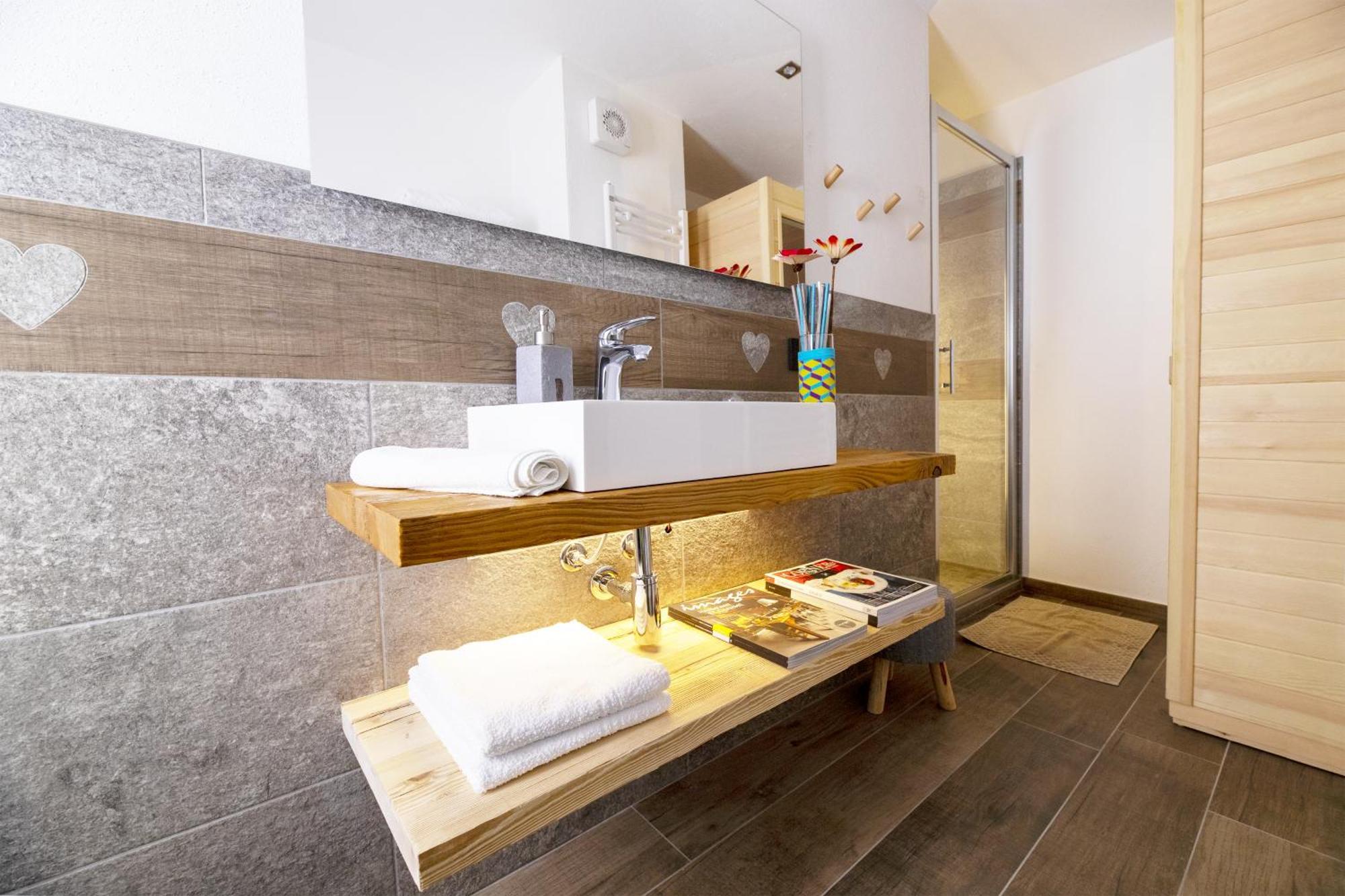 Fenat Aparthotel Introd Buitenkant foto