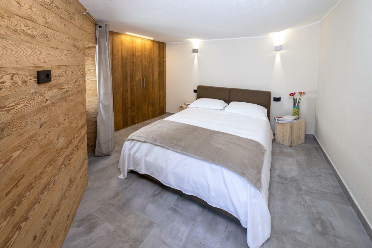 Fenat Aparthotel Introd Buitenkant foto