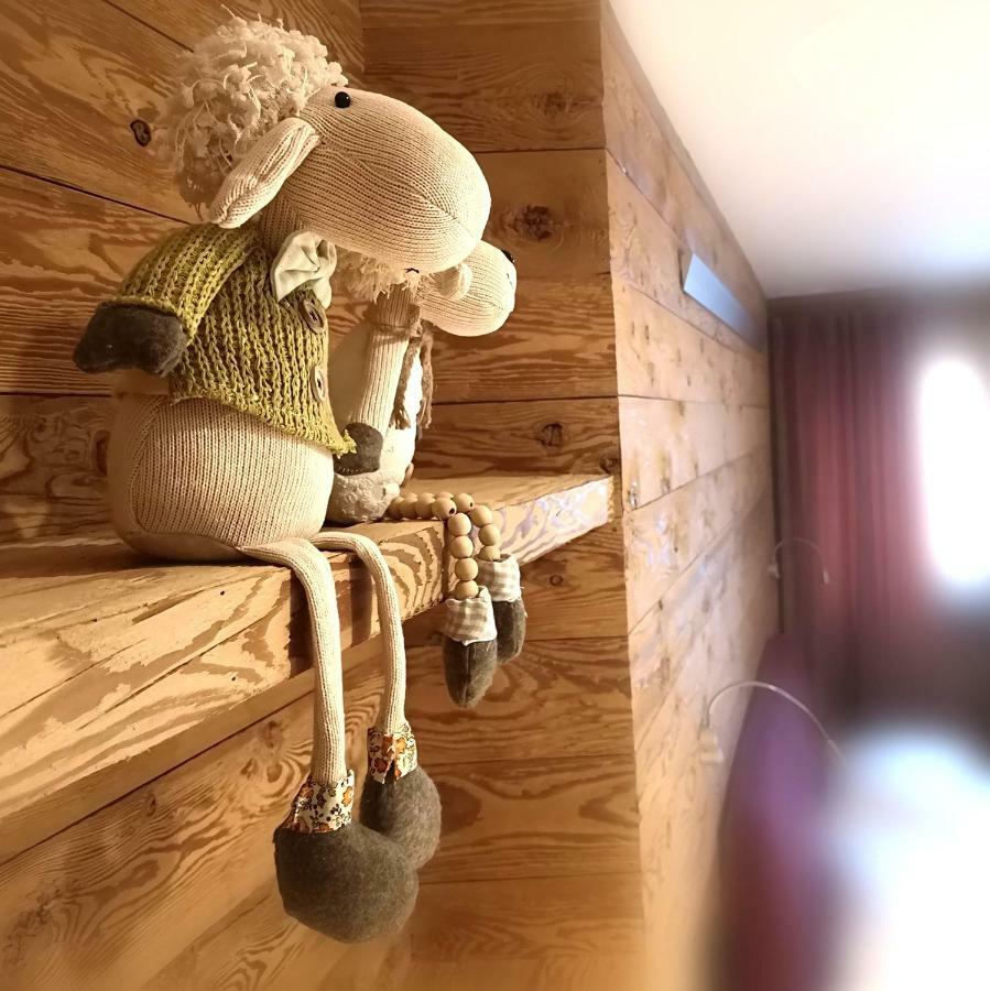 Fenat Aparthotel Introd Buitenkant foto
